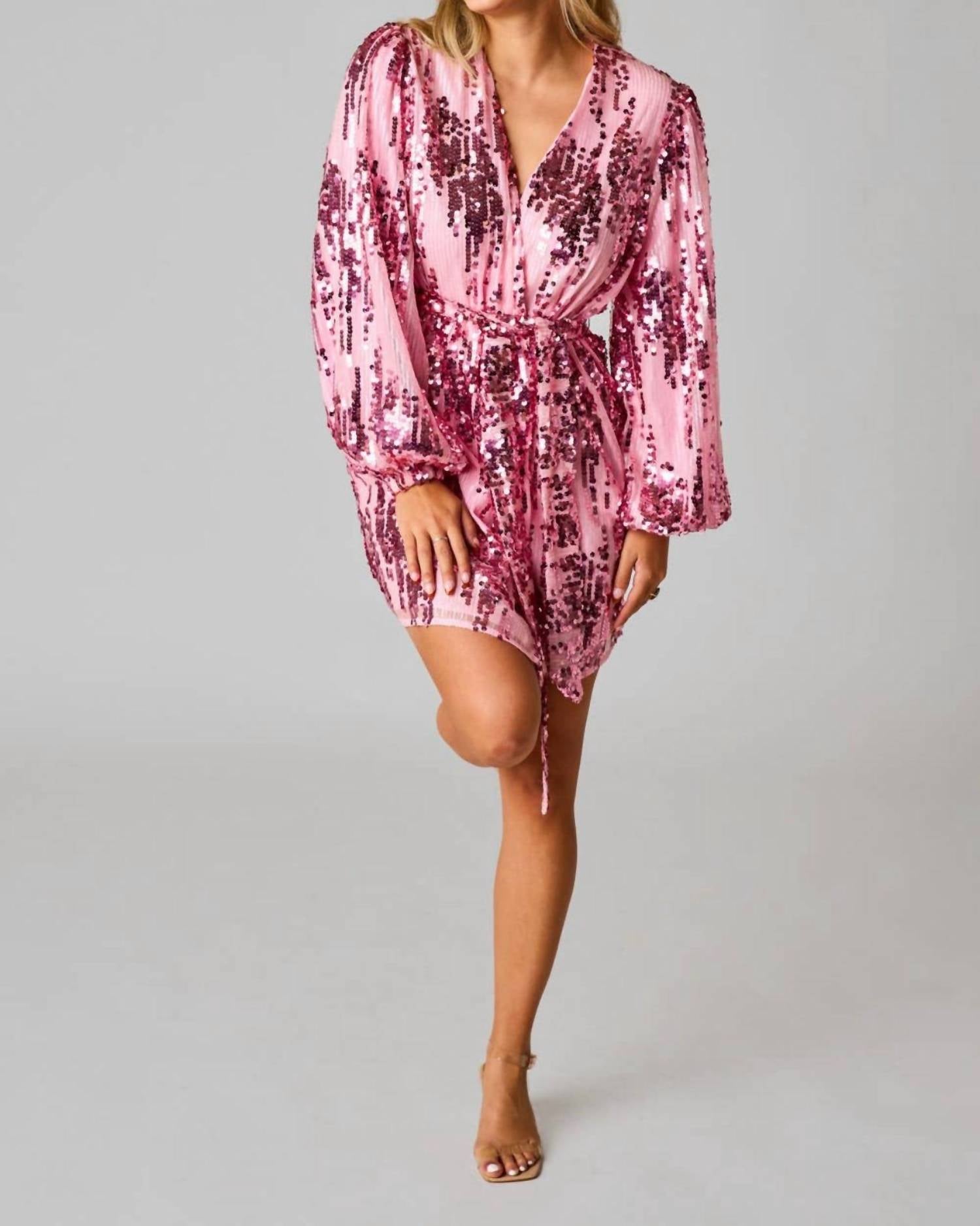 Блестящее платье Аделин в незабываемом стиле BUDDYLOVE, Unforgettable
Блестящее платье Аделин в незабываемом стиле BUDDYLOVE, Unforgettable