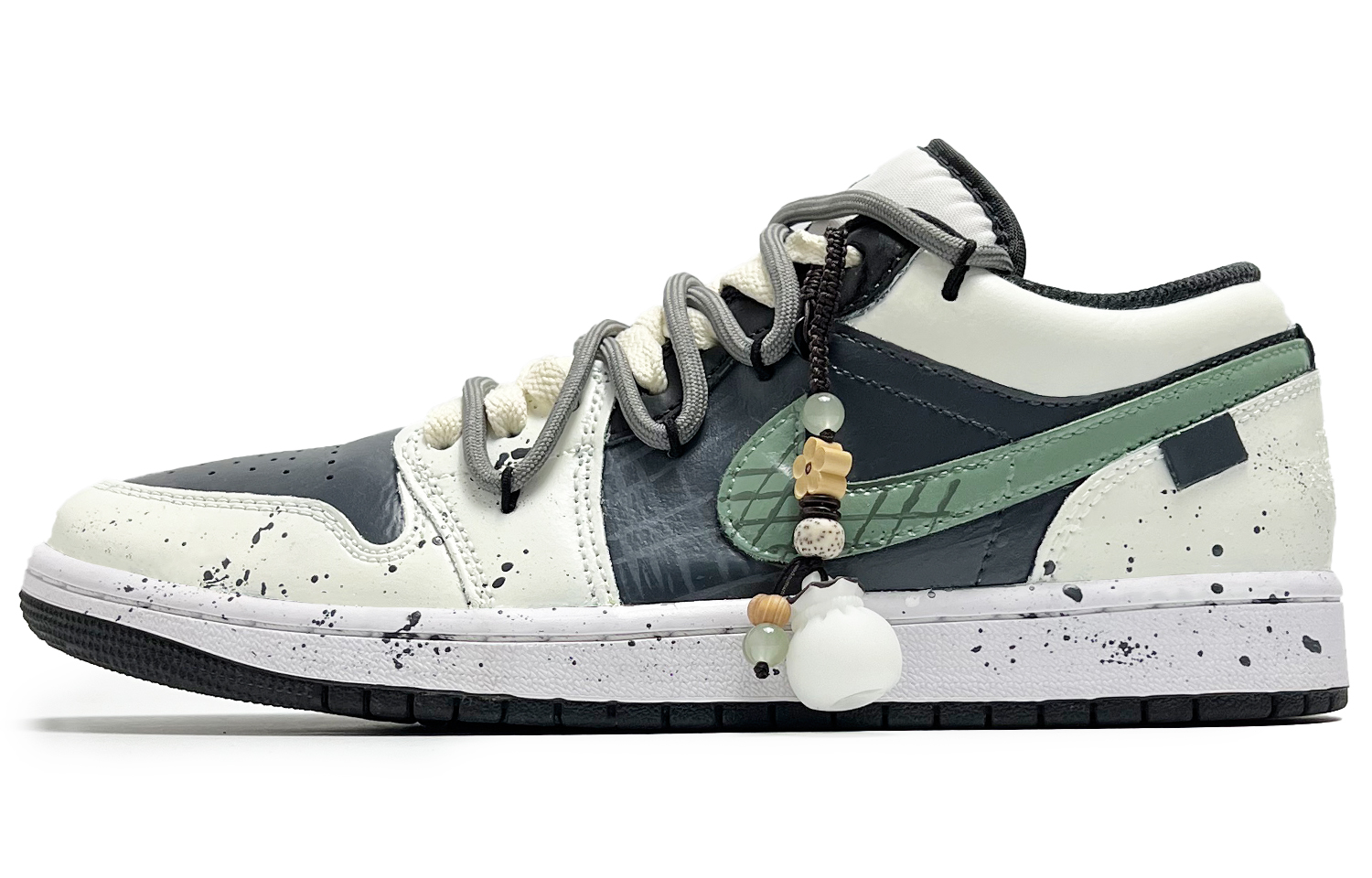 Jordan Эйр 1 противоскользящие износостойкие легкие низкие винтажные баскетбольные кроссовки мужские бежево-черно-зеленые, цвет Beige Black Green
Jordan Эйр 1 противоскользящие износостойкие легкие низкие винтажные баскетбольные кроссовки мужские бежево-черно-зеленые, цвет Beige Black Green