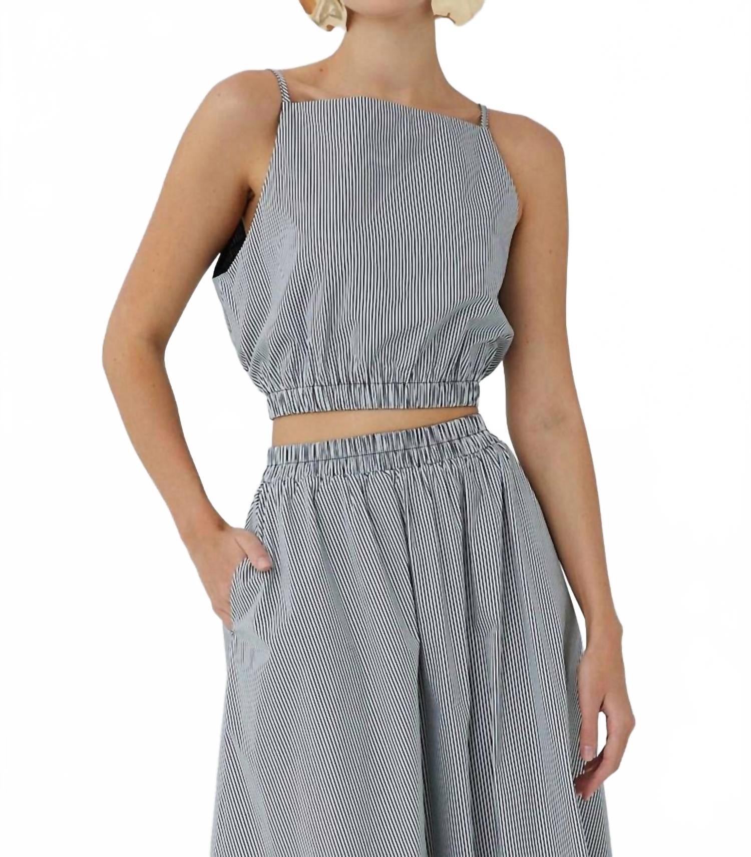 Укороченный топ без рукавов «Кэрри» в черно-белую полоску Js70, Black/White Stripe
Укороченный топ без рукавов «Кэрри» в черно-белую полоску Js70, Black/White Stripe