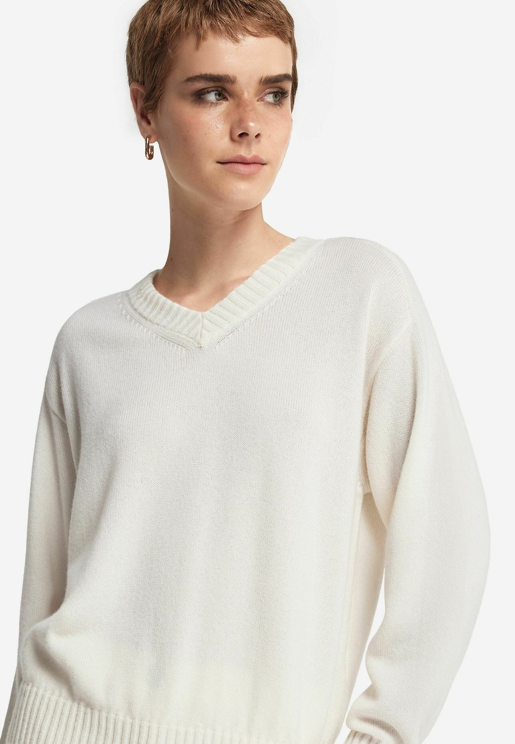 Джемпер V NECK Falconeri, молочный
Джемпер V NECK Falconeri, молочный