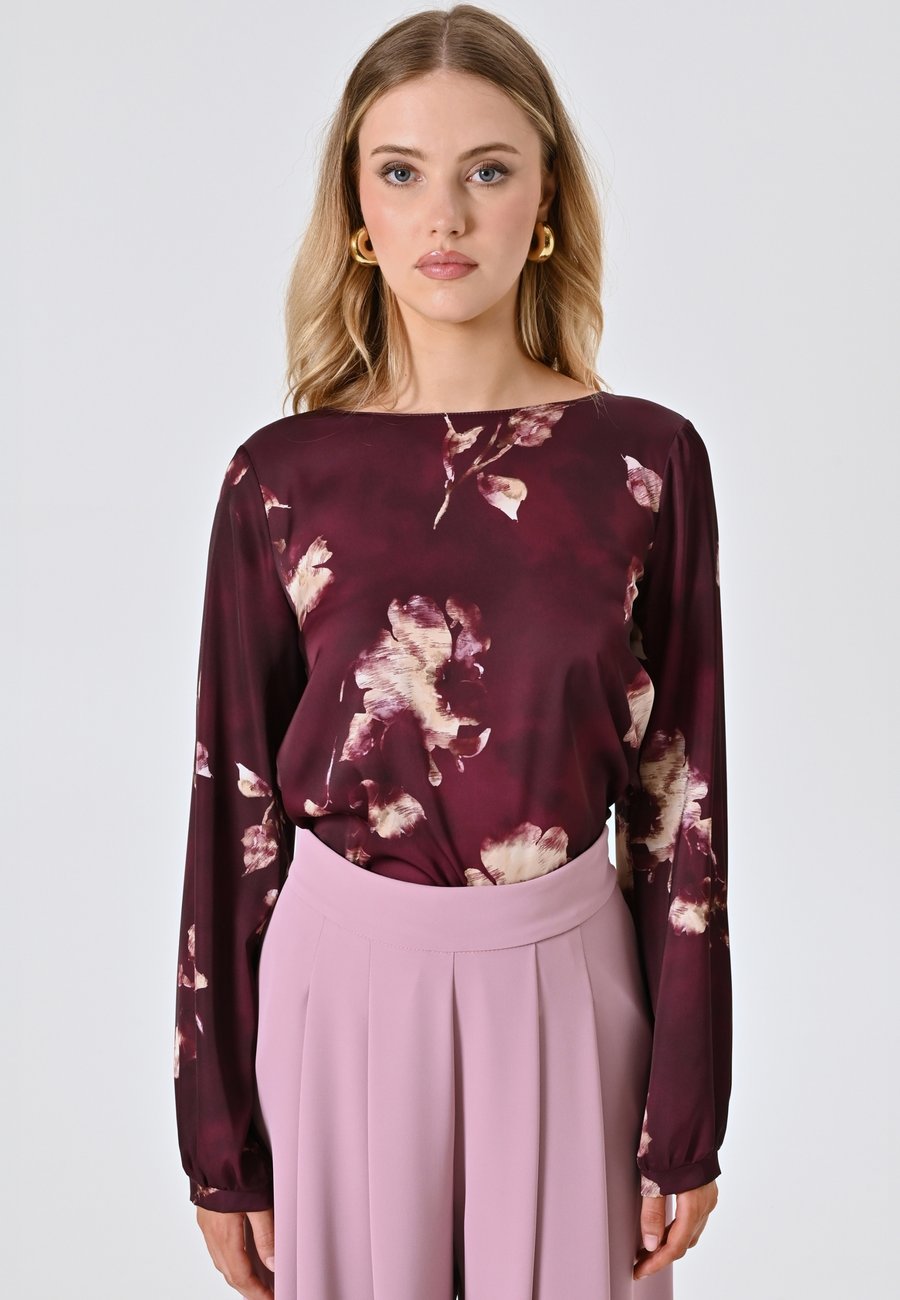 Блуза Rinascimento Blouse, Red/Bordeaux
Блуза Rinascimento Blouse, Red/Bordeaux