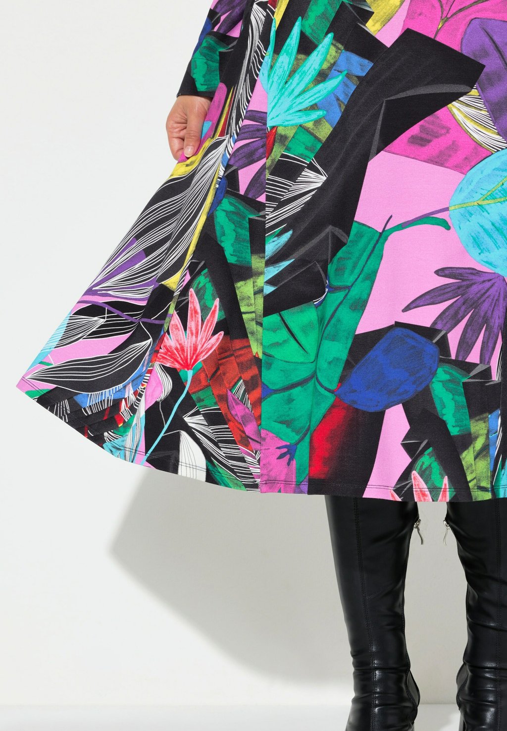 Платье из джерси GRAPHIC LEAF Ulla Popken, черный
Платье из джерси GRAPHIC LEAF Ulla Popken, черный