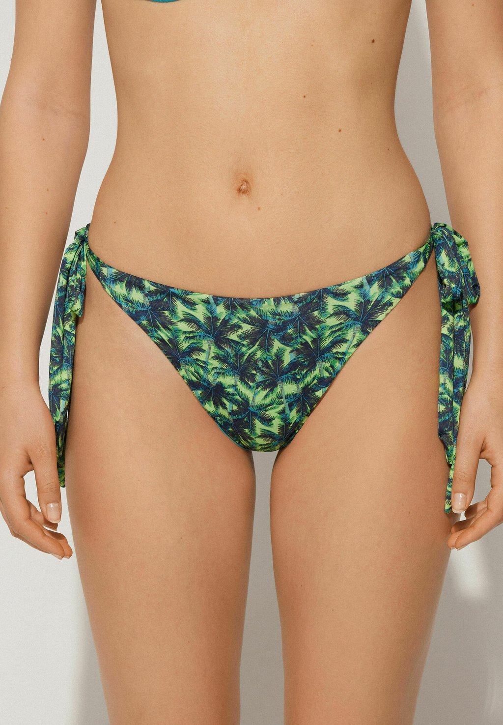 Плавки бикини BRASILIAN TROPIC ISLAND Tezenis, зеленый
Плавки бикини BRASILIAN TROPIC ISLAND Tezenis, зеленый