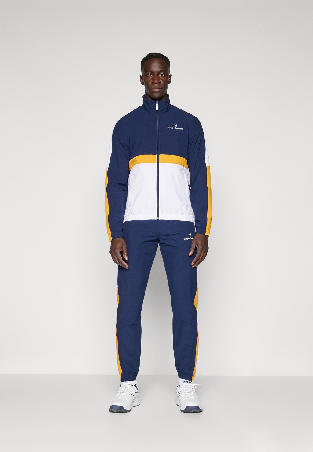 Спортивный костюм ALATA TRACKSUIT SET Sergio Tacchini, темно-синий
Спортивный костюм ALATA TRACKSUIT SET Sergio Tacchini, темно-синий