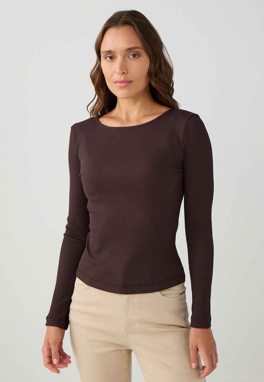 Джемпер Jimmy Key Jumper, Biiter Brown/Mottled Brown
Джемпер Jimmy Key Jumper, Biiter Brown/Mottled Brown