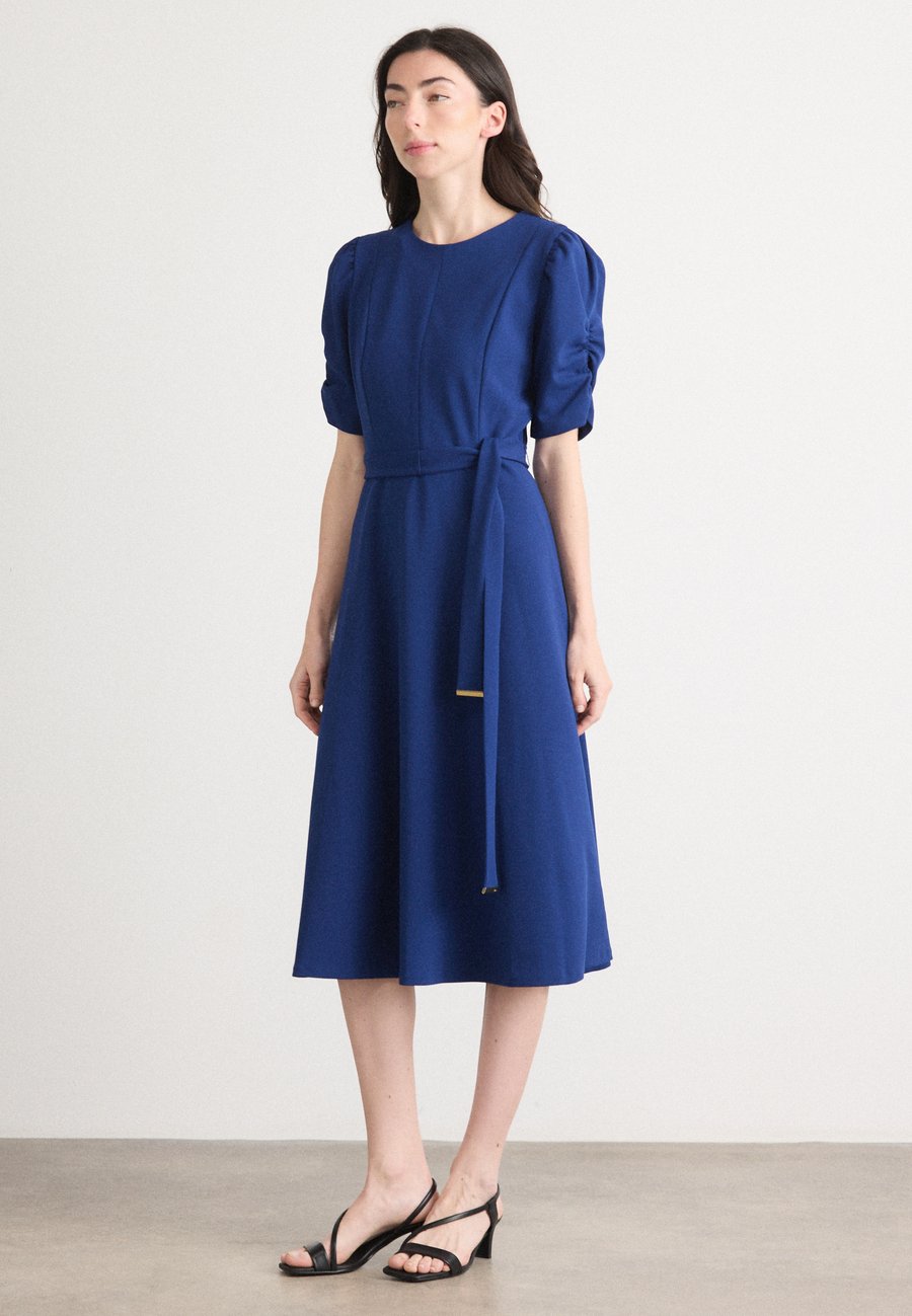 Платье DKNY RUCHED SLEEVE MAXI, Coastal Blue/Blue
Платье DKNY RUCHED SLEEVE MAXI, Coastal Blue/Blue