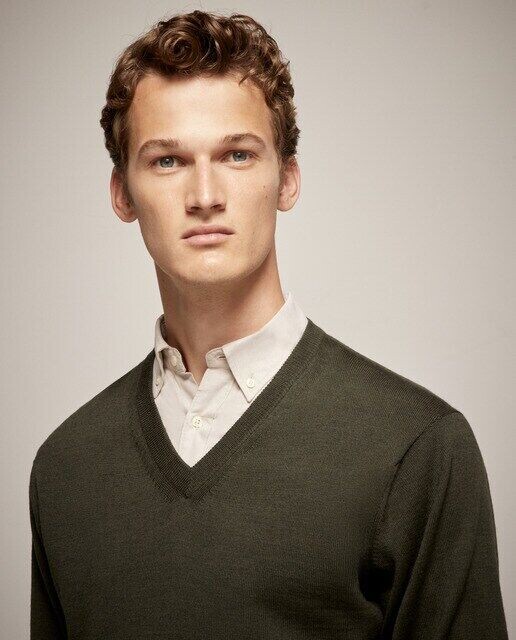 Мужской базовый свитер с V-образным вырезом Emidio Tucci, зеленый
Мужской базовый свитер с V-образным вырезом Emidio Tucci, зеленый