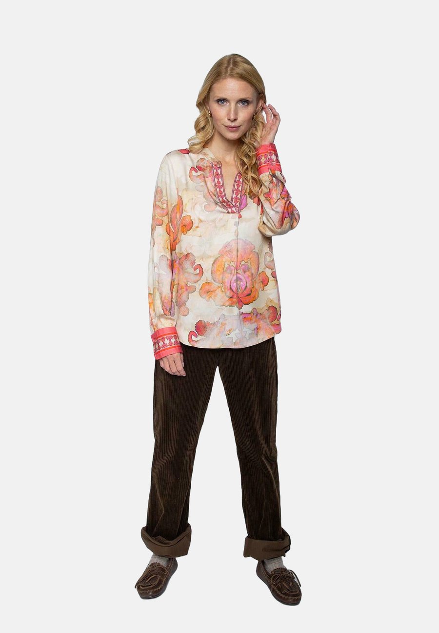 Блуза Emily van den Bergh Blouse, Sand Multi/Sand
Блуза Emily van den Bergh Blouse, Sand Multi/Sand