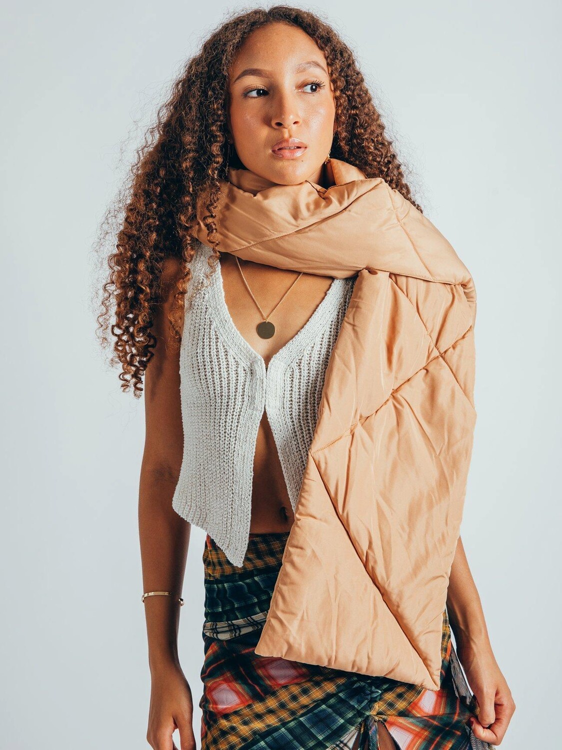 Пуховый шарф SVNX, бежевый
Пуховый шарф SVNX, бежевый