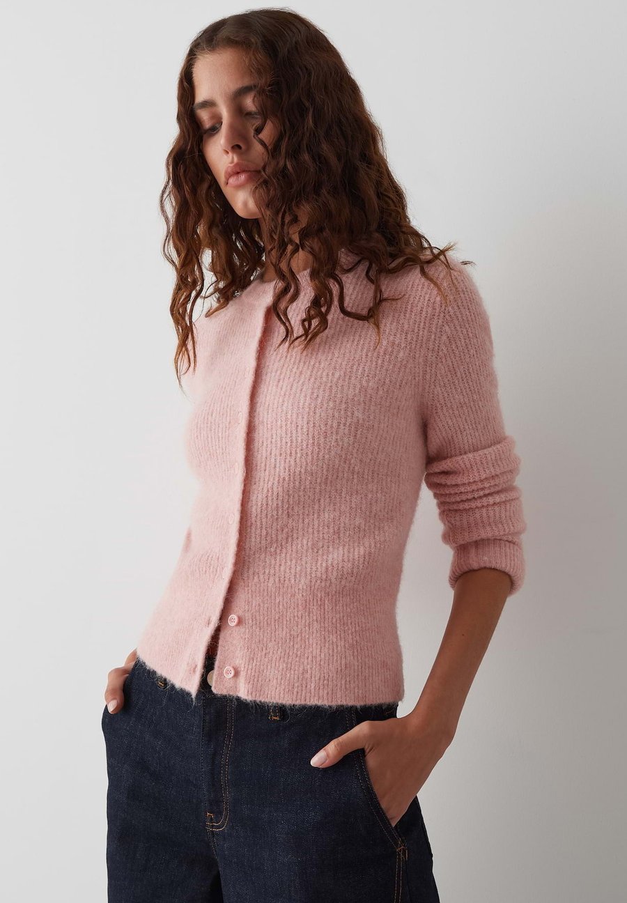 Кардиган OPUS SOFT SLIM FIT, Rose Tan/Light Pink
Кардиган OPUS SOFT SLIM FIT, Rose Tan/Light Pink