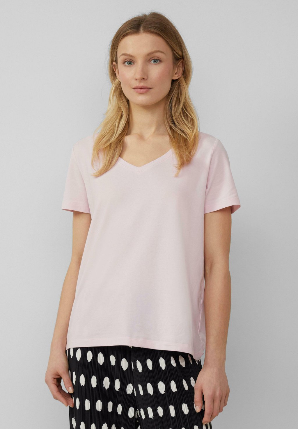 Базовая футболка MIT V-AUSSCHNITT s.Oliver, светло-розовый
Базовая футболка MIT V-AUSSCHNITT s.Oliver, светло-розовый