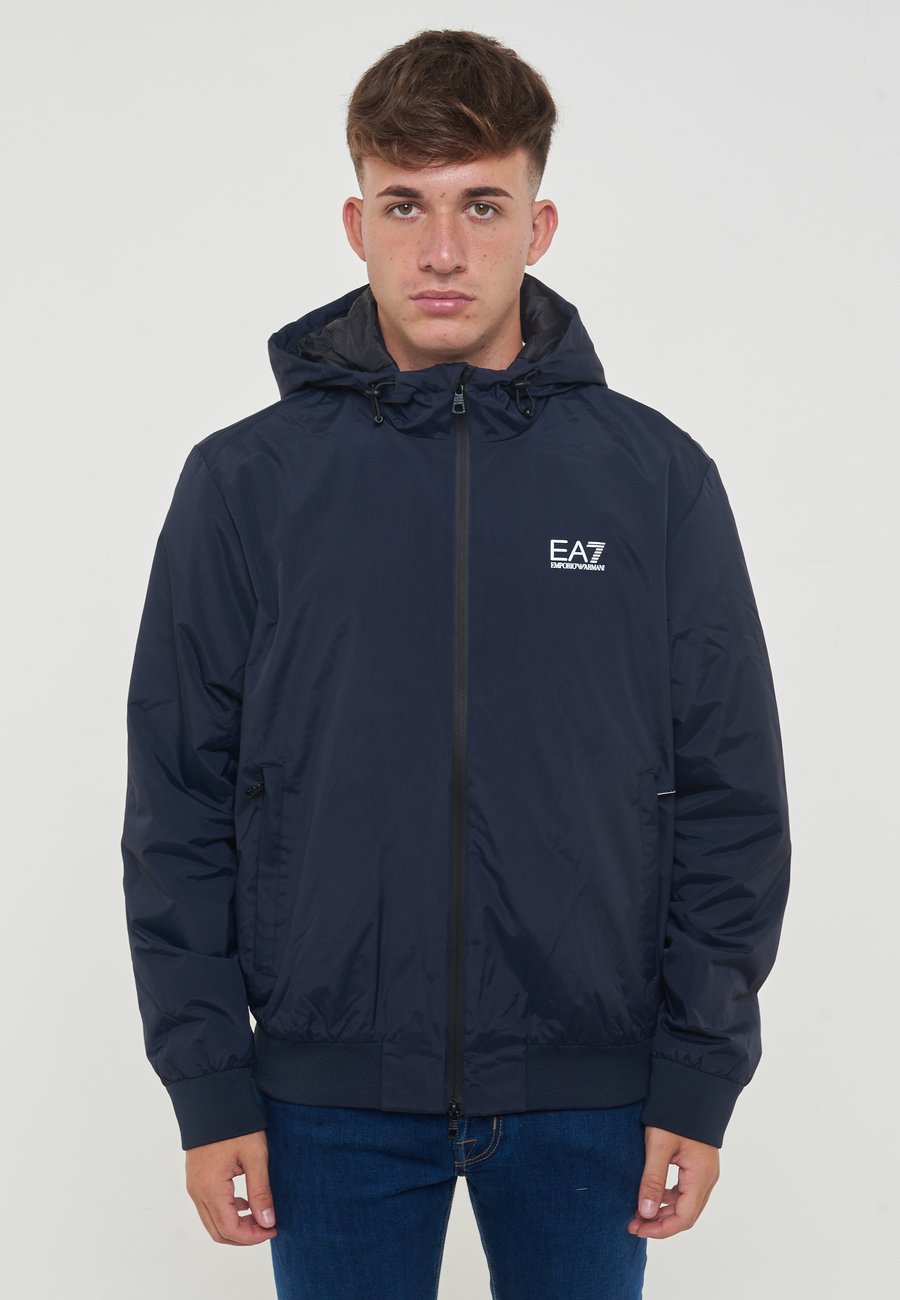 Куртка EA7 Emporio Armani CORE IDENTITY, Armani Blue/Dark Blue
Куртка EA7 Emporio Armani CORE IDENTITY, Armani Blue/Dark Blue