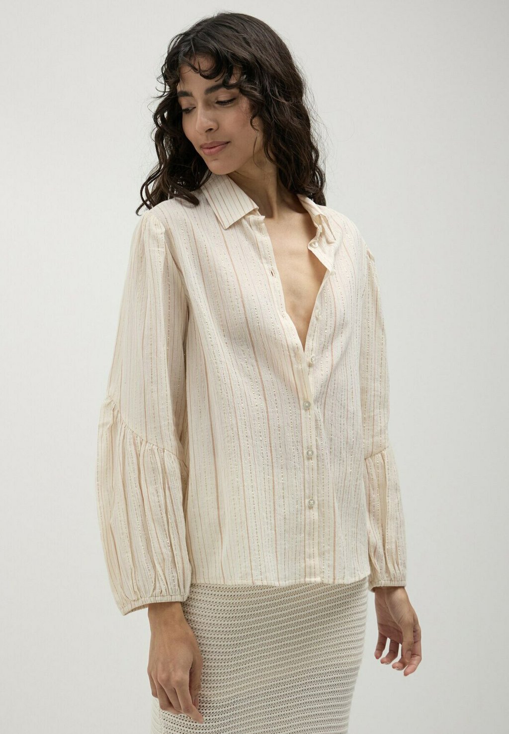 Блузка на пуговицах A RIGHE Calliope, бежевый
Блузка на пуговицах A RIGHE Calliope, бежевый