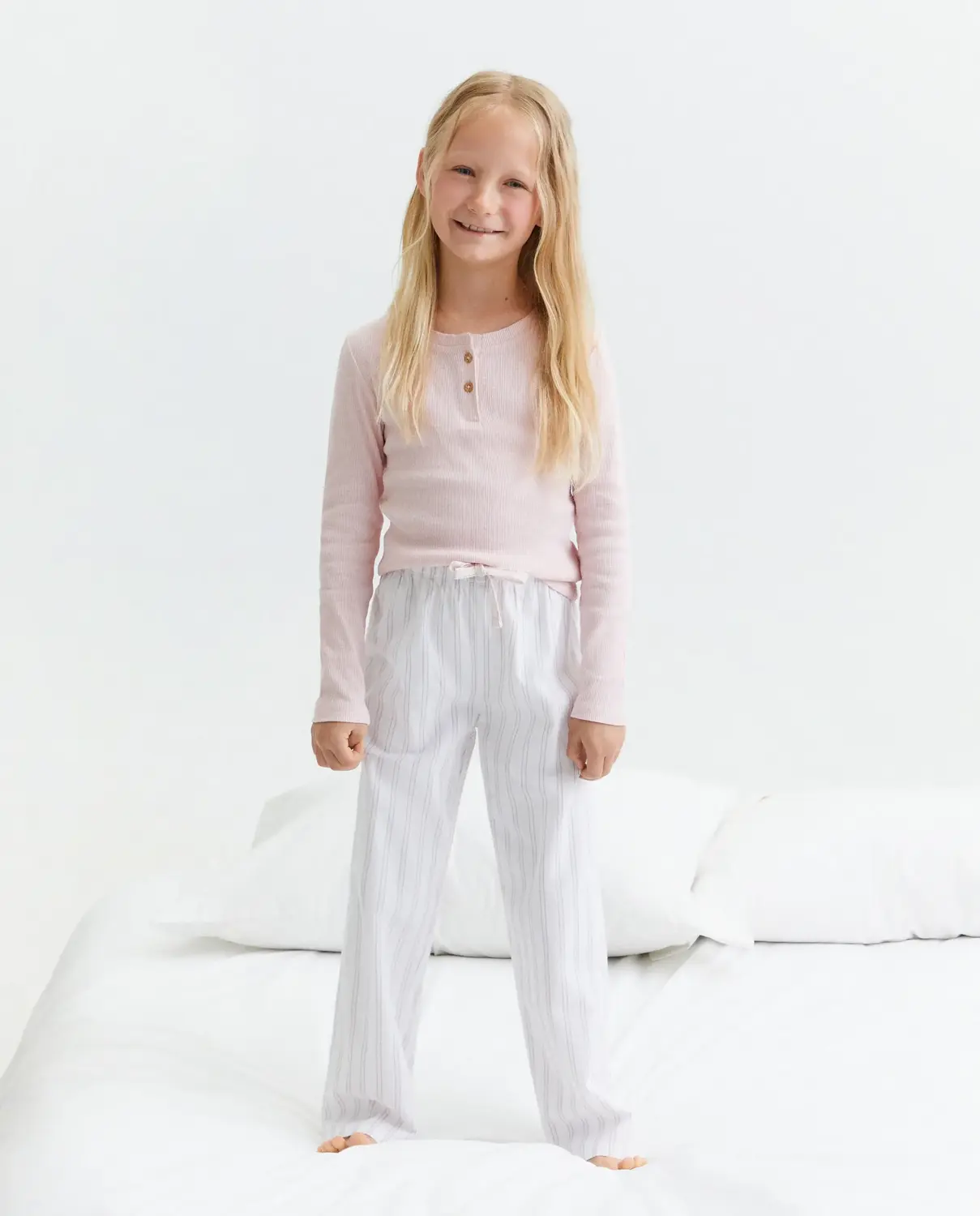 Длинные детские брюки с двуцветным полосатым принтом Cotton Juice, белый
Длинные детские брюки с двуцветным полосатым принтом Cotton Juice, белый