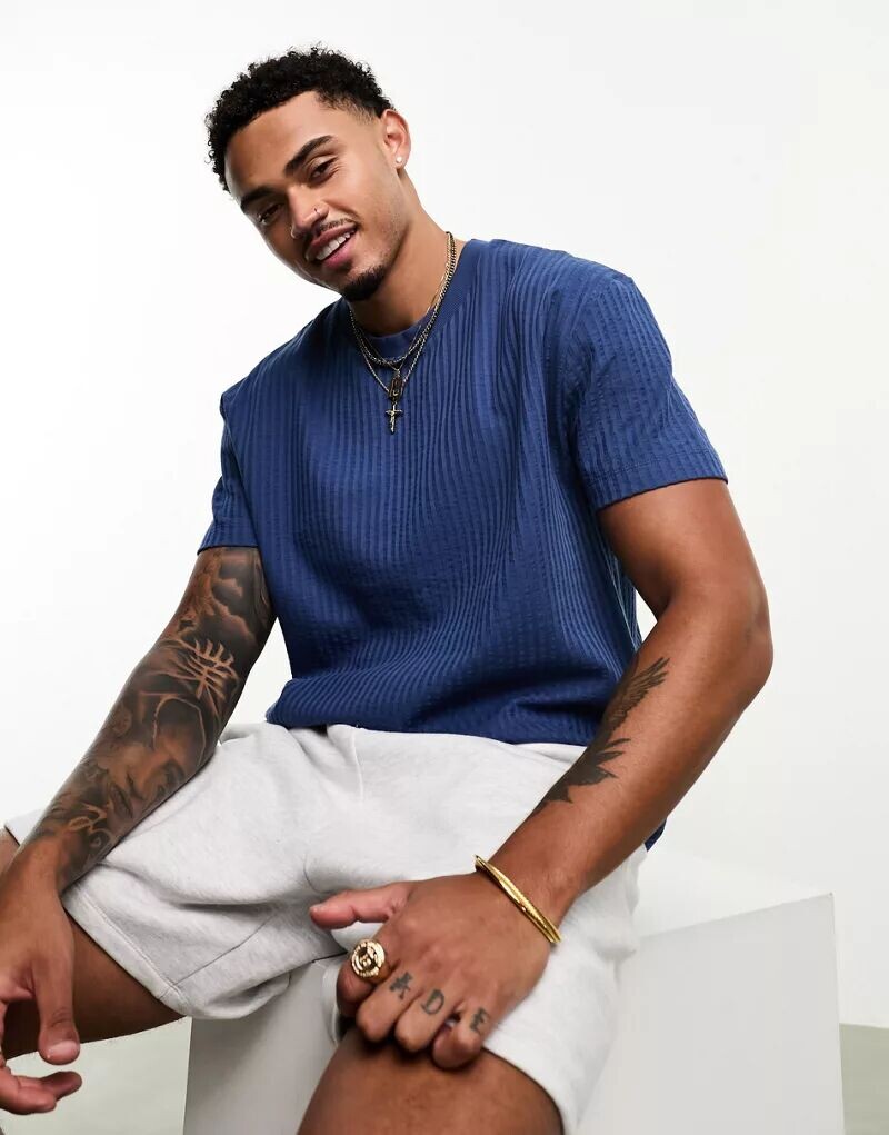 Темно-синяя футболка свободного кроя из жатого хлопка ASOS
Темно-синяя футболка свободного кроя из жатого хлопка ASOS