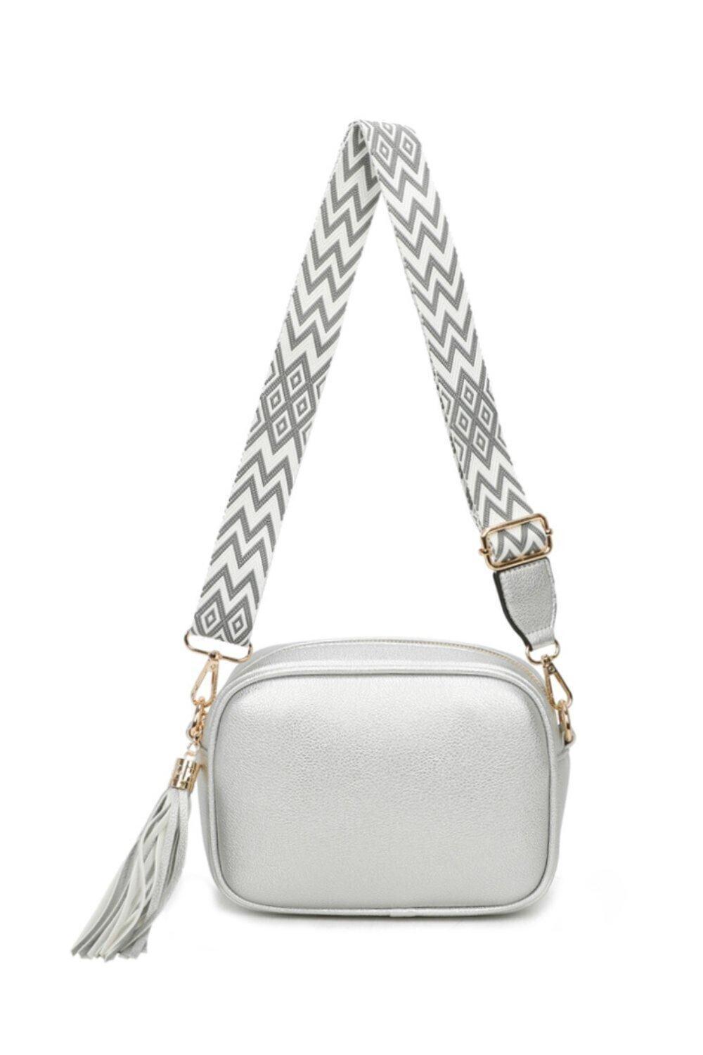 Сумка через плечо Moka из искусственной кожи с кисточками на молнии и холщовым ремешком Fontanella Fashion, серебро
Сумка через плечо Moka из искусственной кожи с кисточками на молнии и холщовым ремешком Fontanella Fashion, серебро