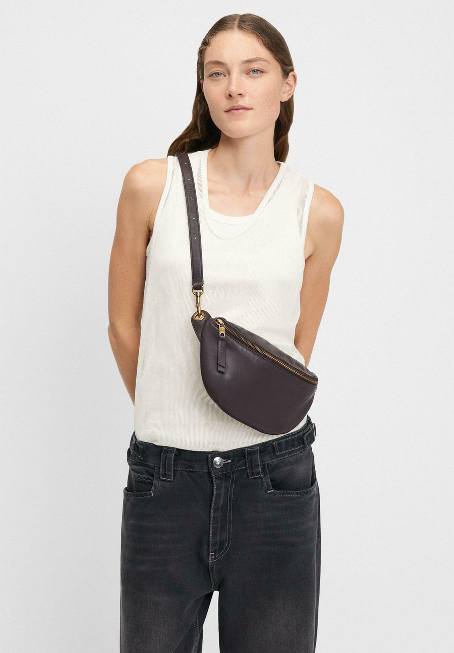 Сумка кросс-боди Liebeskind Berlin GERÄUMIGE, Mokka/Dark Brown
Сумка кросс-боди Liebeskind Berlin GERÄUMIGE, Mokka/Dark Brown