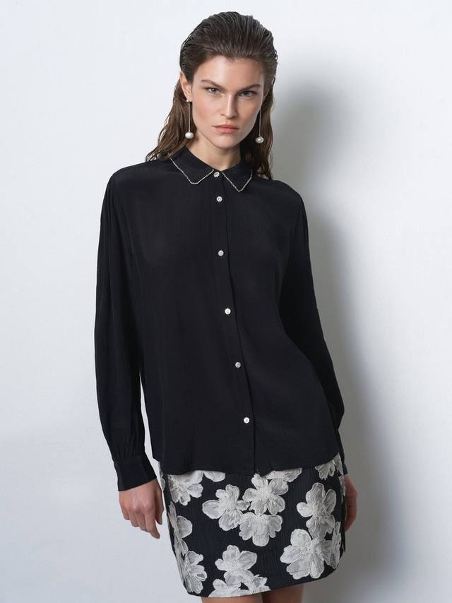 Lizzy блузка из крепа с отделкой diamante French Connection
Lizzy блузка из крепа с отделкой diamante French Connection