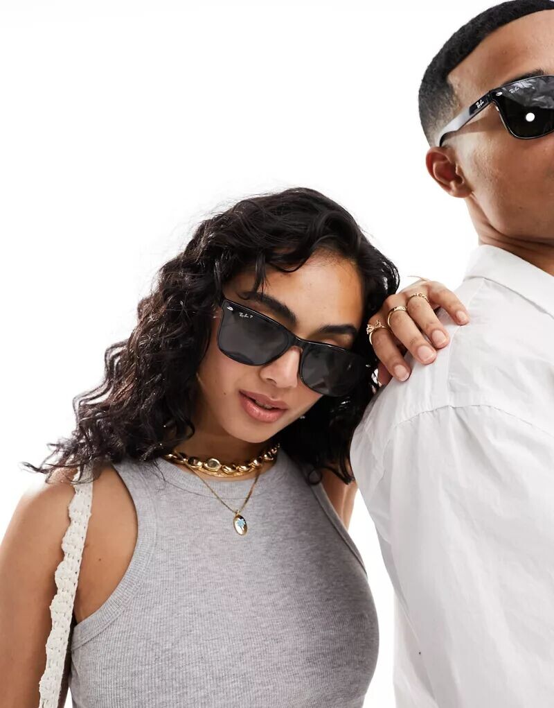 Черные квадратные солнцезащитные очки Ray-Ban с зелеными поляризованными линзами
Черные квадратные солнцезащитные очки Ray-Ban с зелеными поляризованными линзами