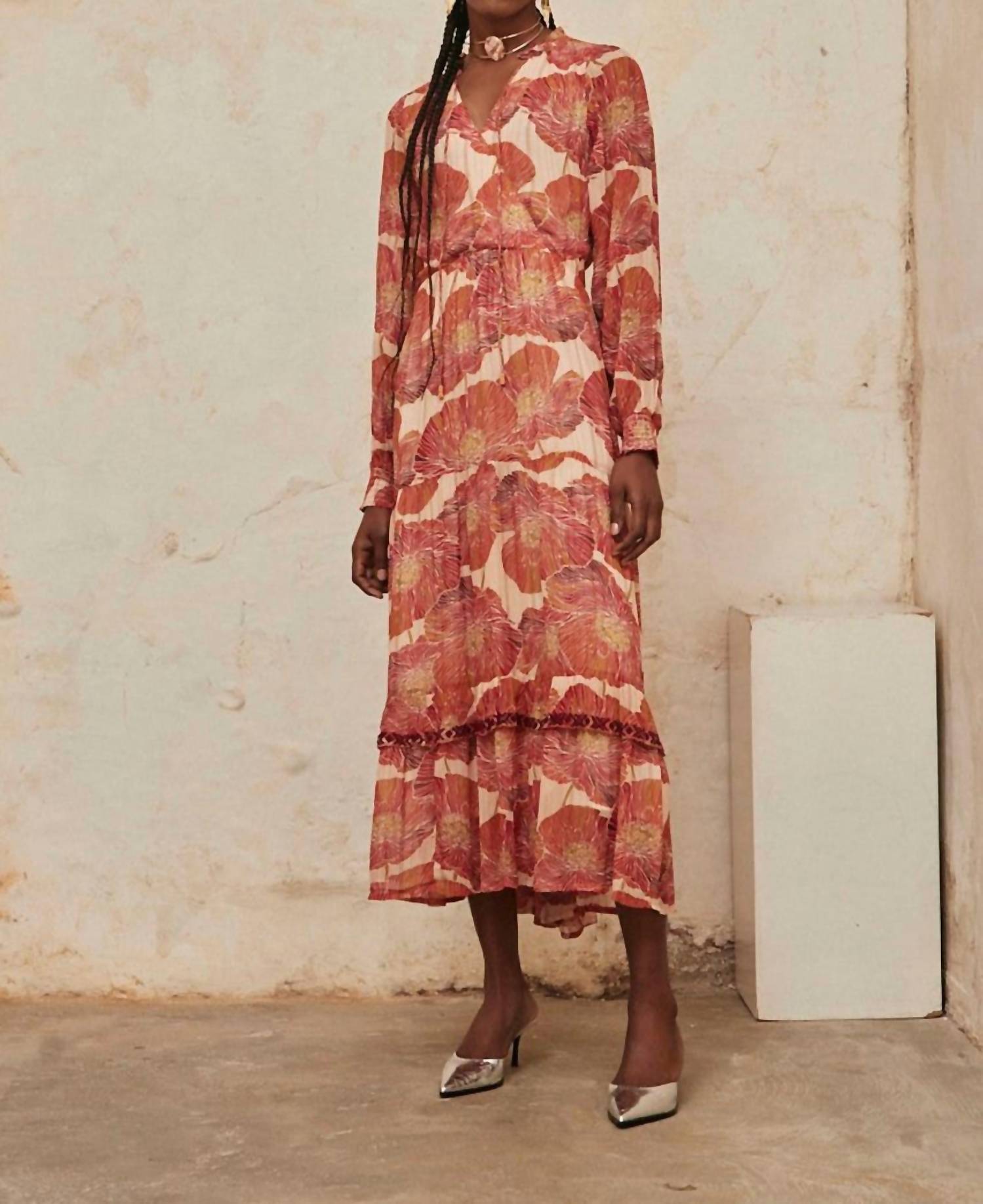 Флоральное платье с люрексом в нюдовом оттенке Nekane, Nude
Флоральное платье с люрексом в нюдовом оттенке Nekane, Nude