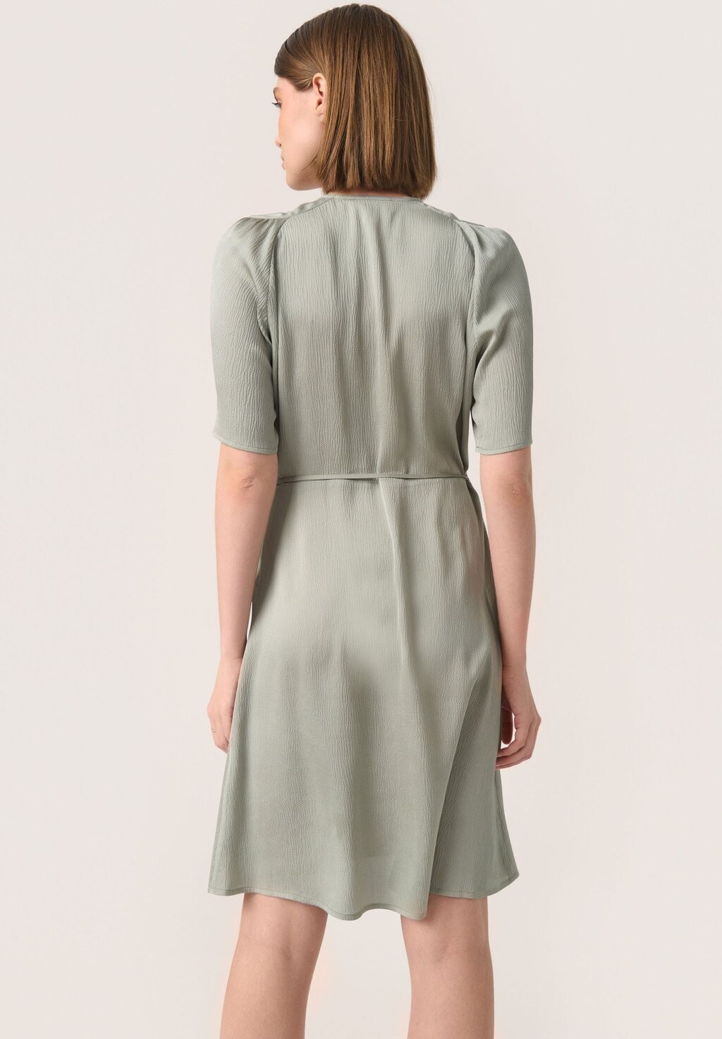 Повседневное платье IOANA WRAP Soaked in Luxury, зеленый
Повседневное платье IOANA WRAP Soaked in Luxury, зеленый