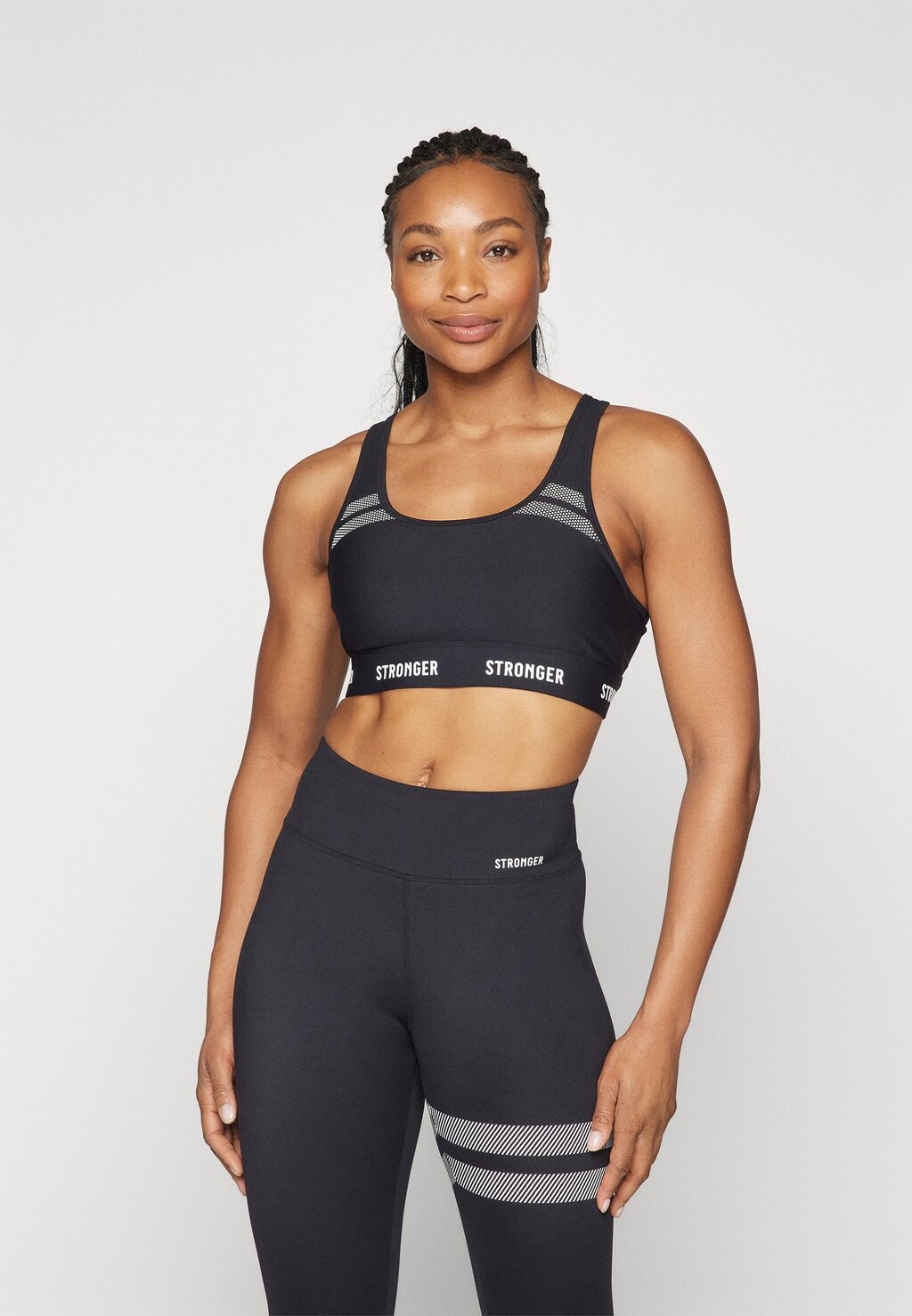 Спортивный бюстгальтер с сильной поддержкой HERO SPORTS BRA Stronger, цвет black
Спортивный бюстгальтер с сильной поддержкой HERO SPORTS BRA Stronger, цвет black