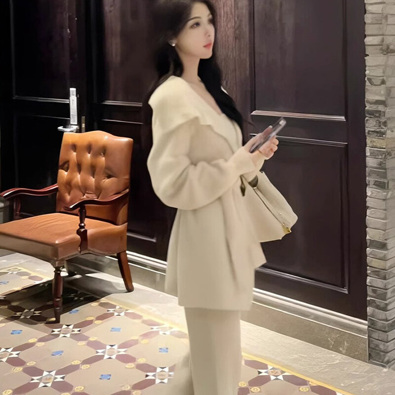 Повседневный комплект женский Toright
Повседневный комплект женский Toright