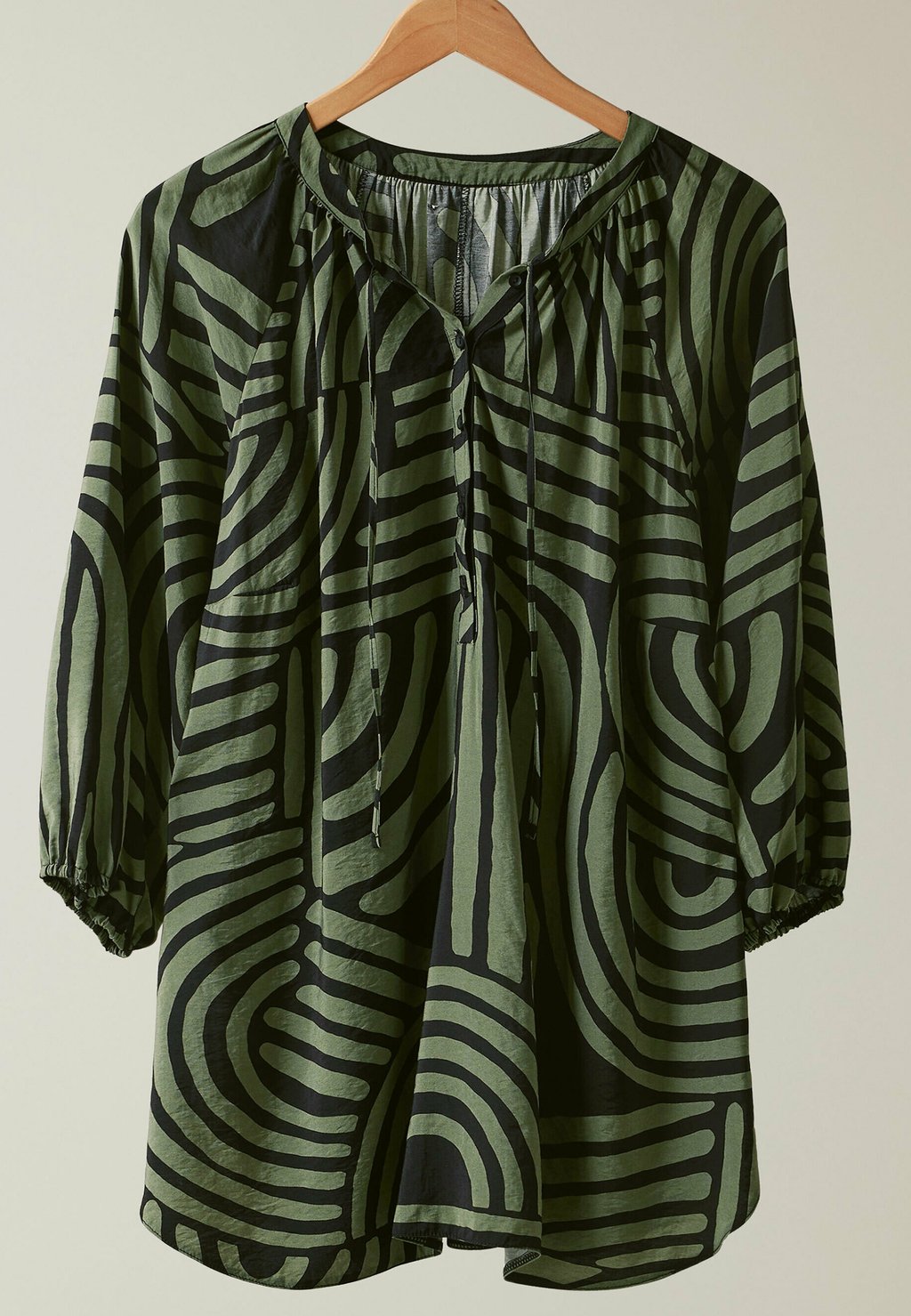 Блуза TIE NECK Evans, хаки
Блуза TIE NECK Evans, хаки