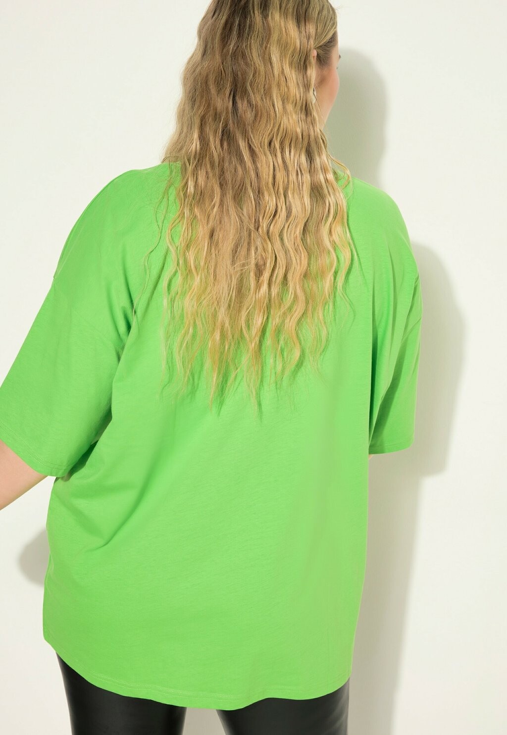 Футболка с принтом STATEMENT BLOCK Studio Untold, темно-зеленый
Футболка с принтом STATEMENT BLOCK Studio Untold, темно-зеленый