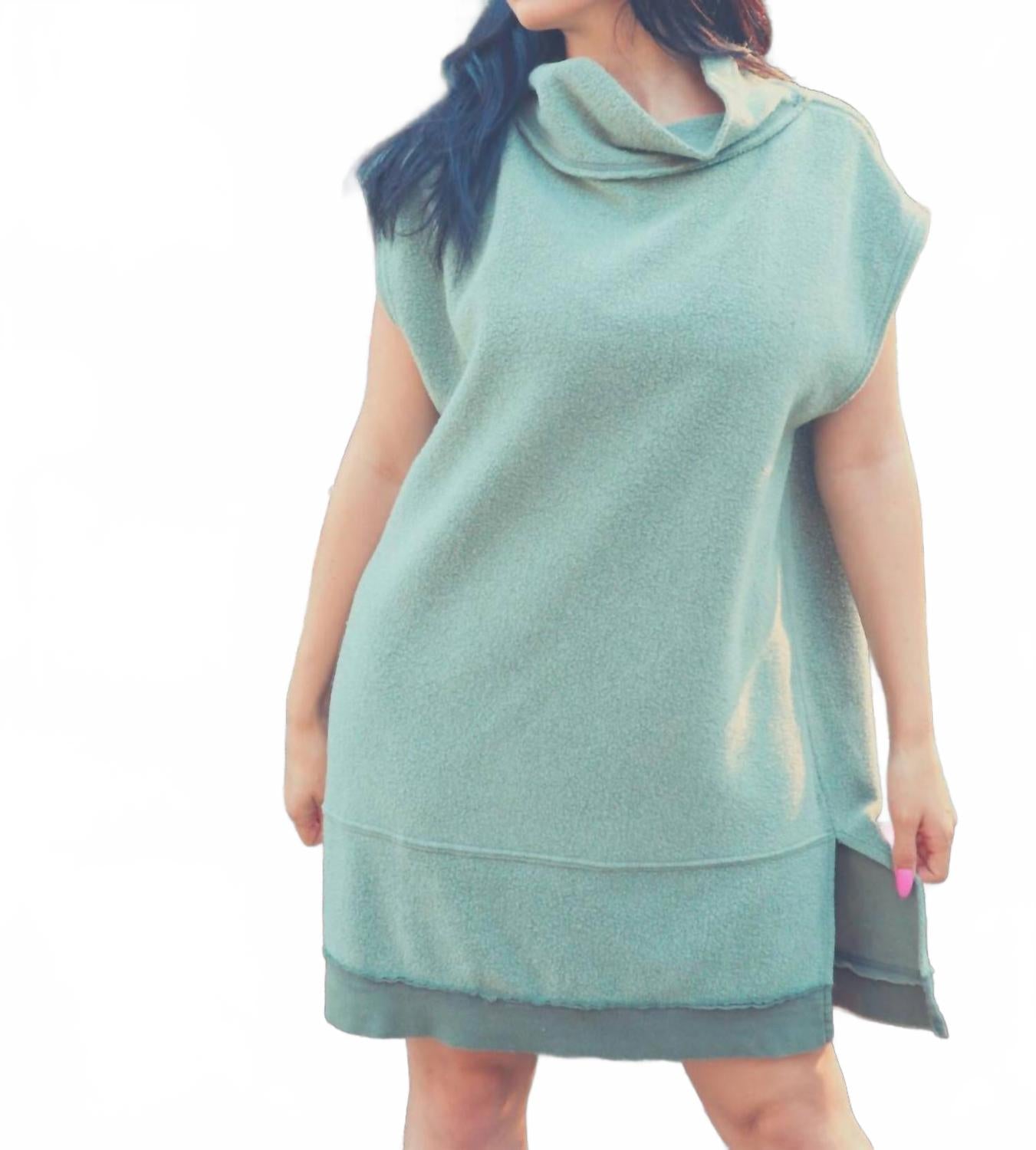 Реверсивное плюшевое платье в оливковом цвете People of Leisure
Реверсивное плюшевое платье в оливковом цвете People of Leisure