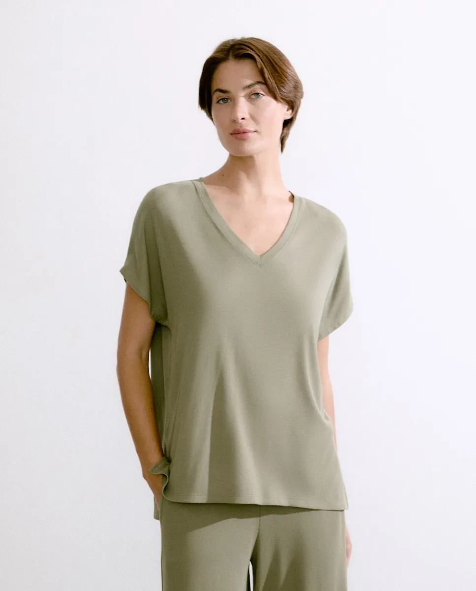 Женская короткая футболка с V-образным вырезом Énfasis, хаки
Женская короткая футболка с V-образным вырезом Énfasis, хаки