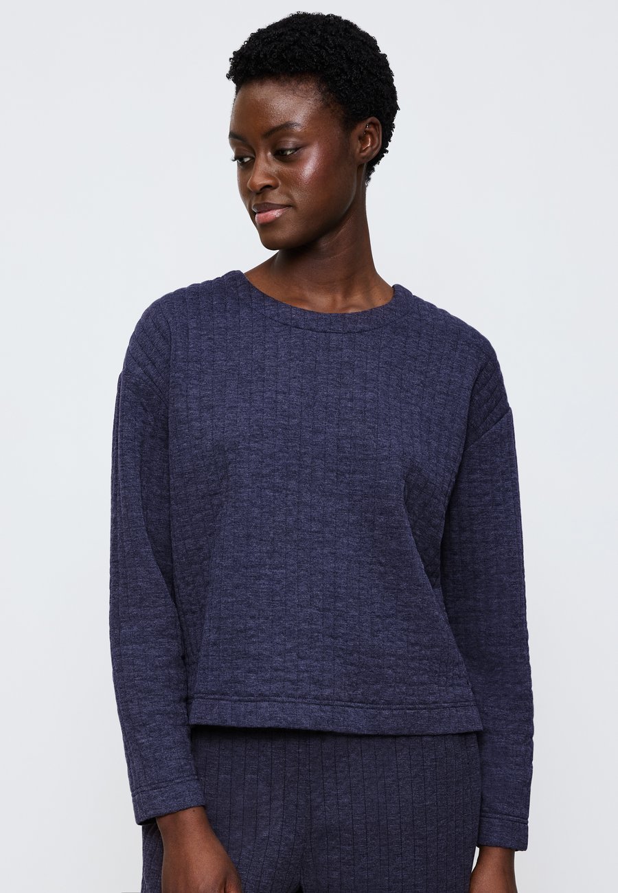 Пижамный топ Triumph COZY COMFORT, Blue Dark Combination/Dark Blue
Пижамный топ Triumph COZY COMFORT, Blue Dark Combination/Dark Blue