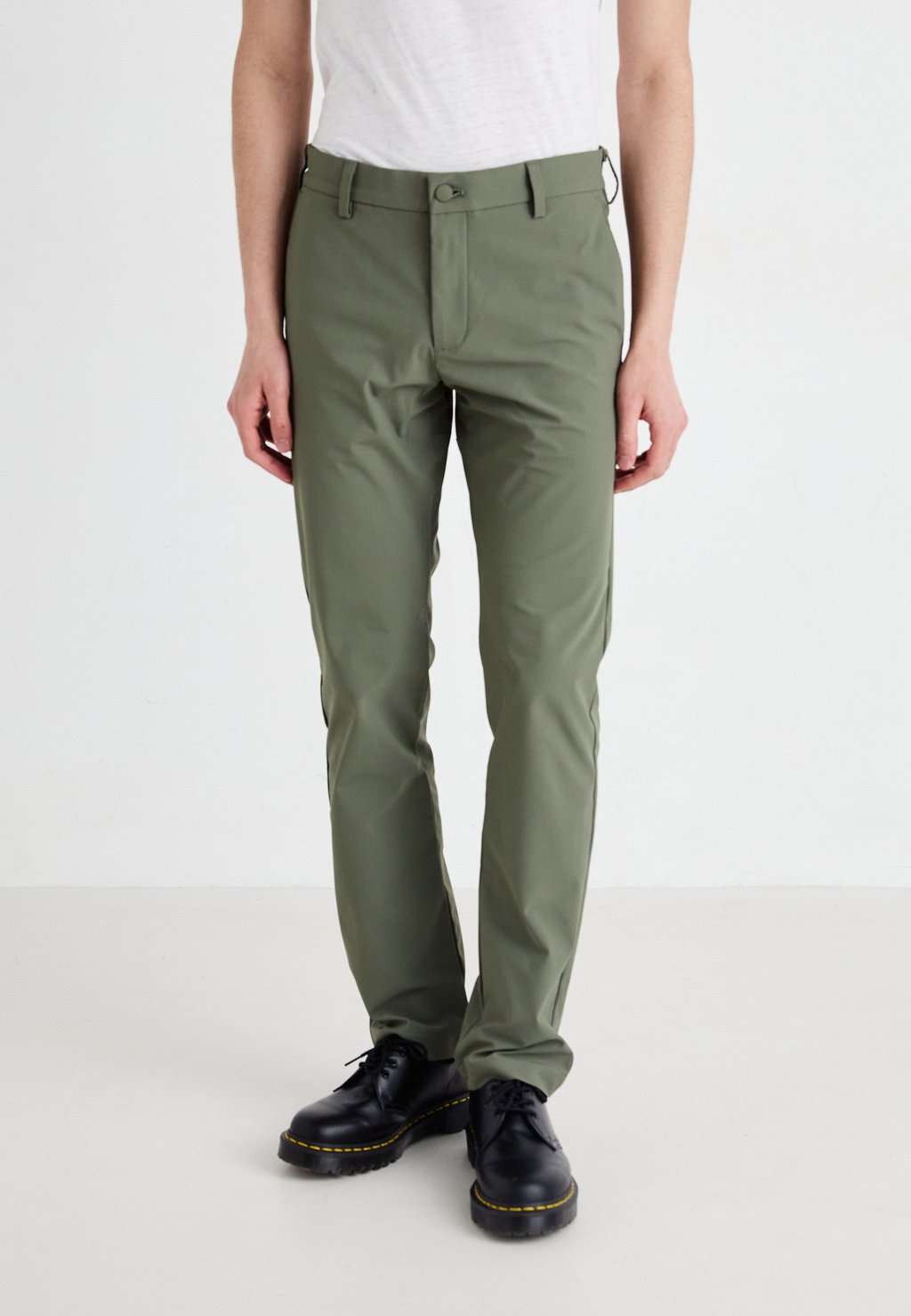 Чиносы GO AIRWEAVE DOCKERS, оливковый
Чиносы GO AIRWEAVE DOCKERS, оливковый