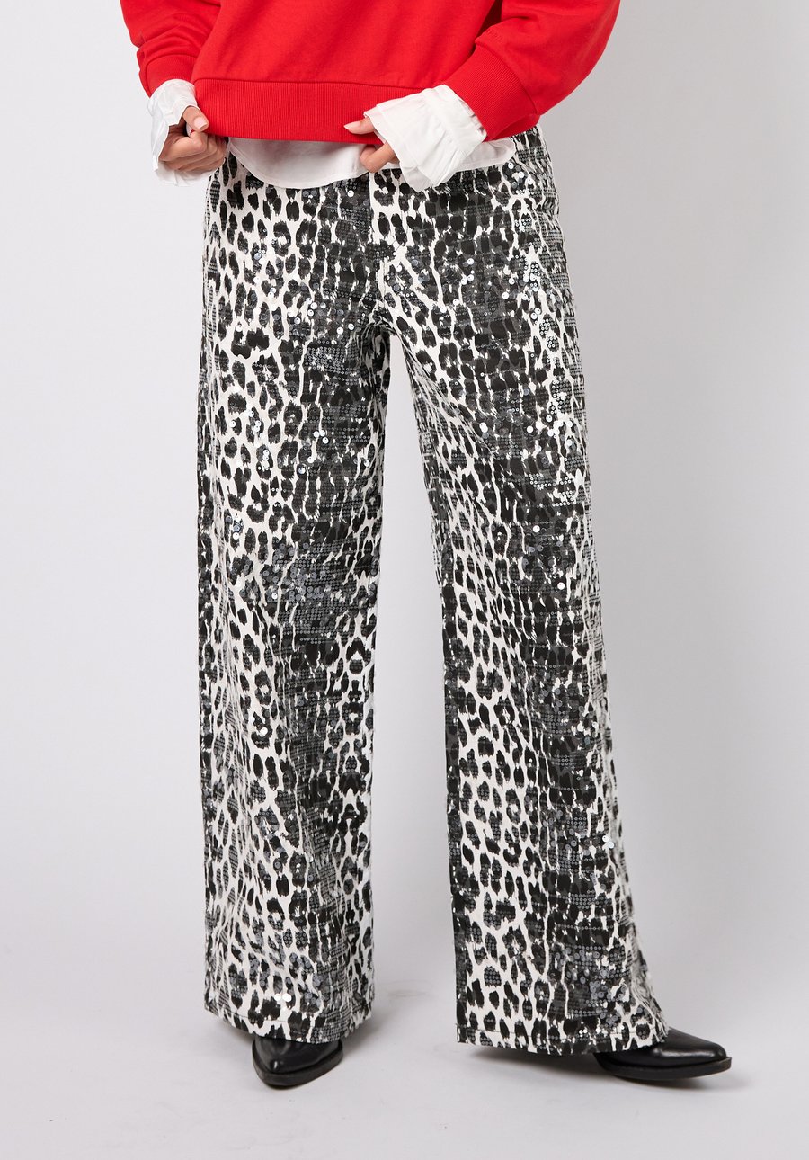 Брюки OH APRIL ARIS, Leo Graphite/Black
Брюки OH APRIL ARIS, Leo Graphite/Black