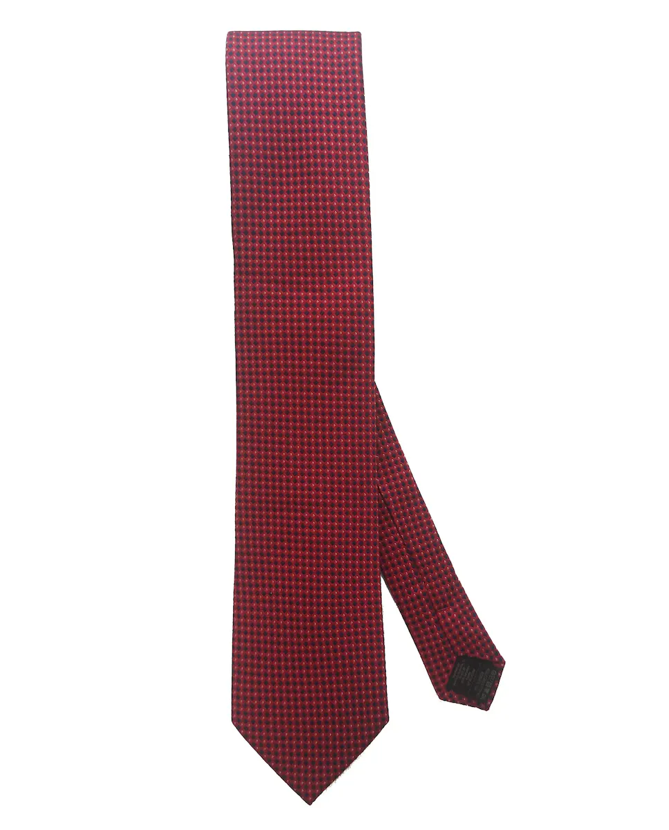Красный шелковый галстук Victorio & Lucchino
Красный шелковый галстук Victorio & Lucchino