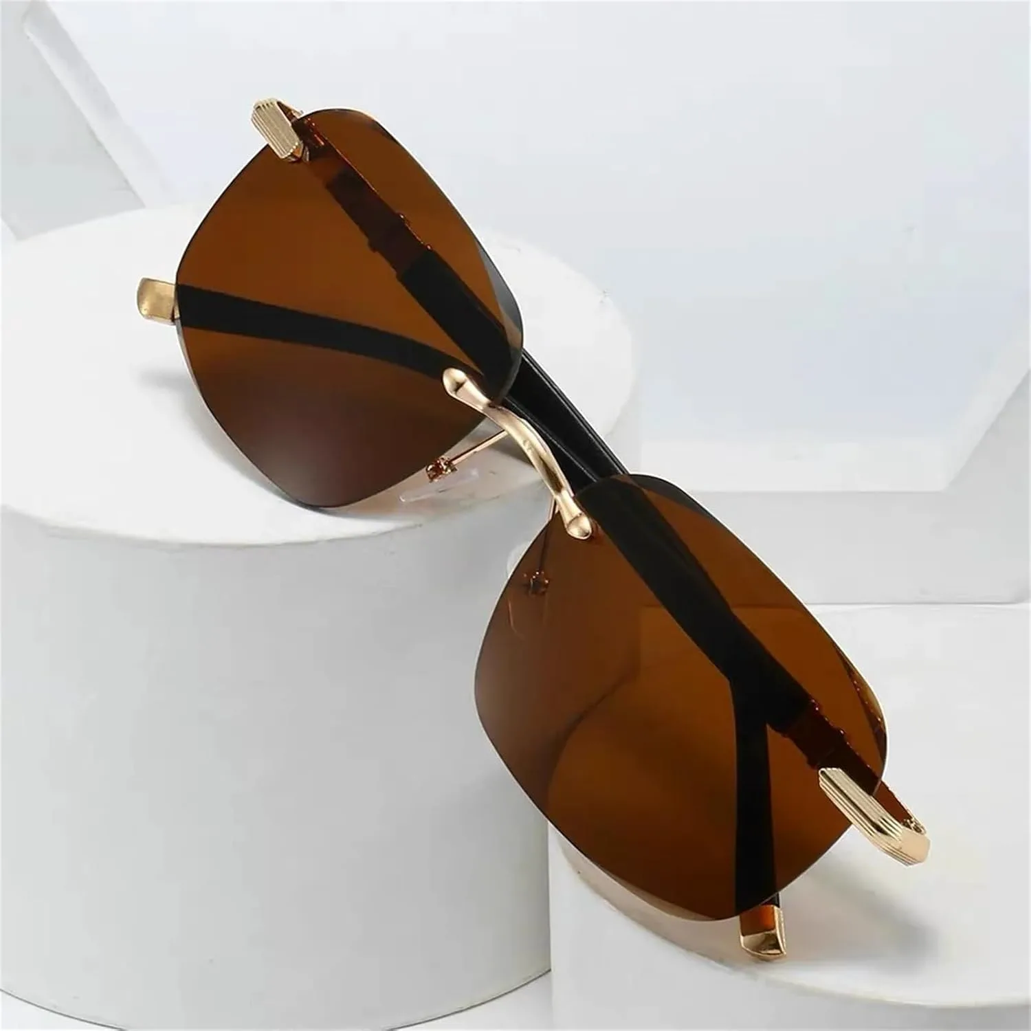 Солнцезащитные очки без оправы с закругленными краями - защита от УФ-излучения UV400 - очки для вождения и спорта - легкие очки унисекс DSVIGF, Golden-green
Солнцезащитные очки без оправы с закругленными краями - защита от УФ-излучения UV400 - очки для вождения и спорта - легкие очки унисекс DSVIGF, Golden-green