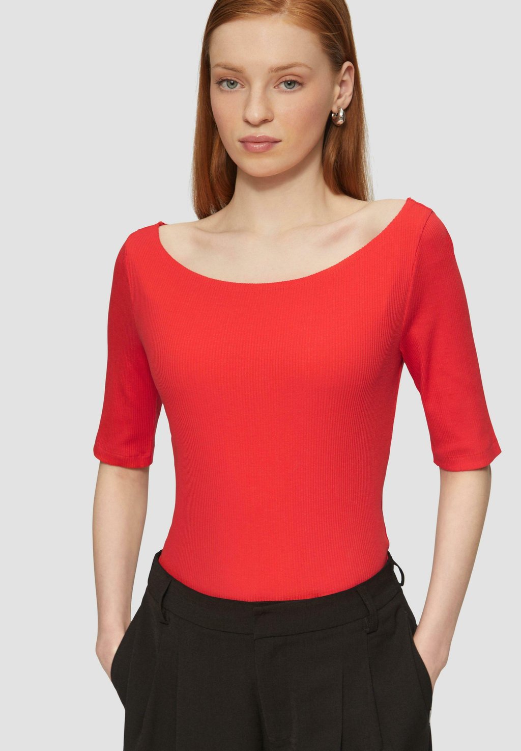 Базовая футболка SCHMAL GECHNITTENES MIT U - BOOT AUSSCHNITT QS, красный
Базовая футболка SCHMAL GECHNITTENES MIT U - BOOT AUSSCHNITT QS, красный