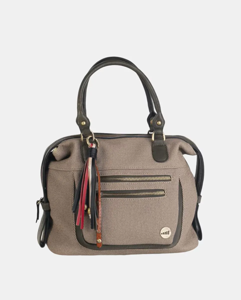 Сумочка в стиле боулинга с двумя ручками цвета хаки, саржевого полиуретана и разноцветной кисточкой Volum, цвет Kaki
Сумочка в стиле боулинга с двумя ручками цвета хаки, саржевого полиуретана и разноцветной кисточкой Volum, цвет Kaki