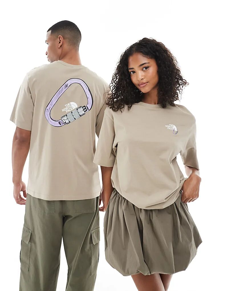 Футболка унисекс с принтом на спине Explore Carabiner серого цвета
Футболка унисекс с принтом на спине Explore Carabiner серого цвета