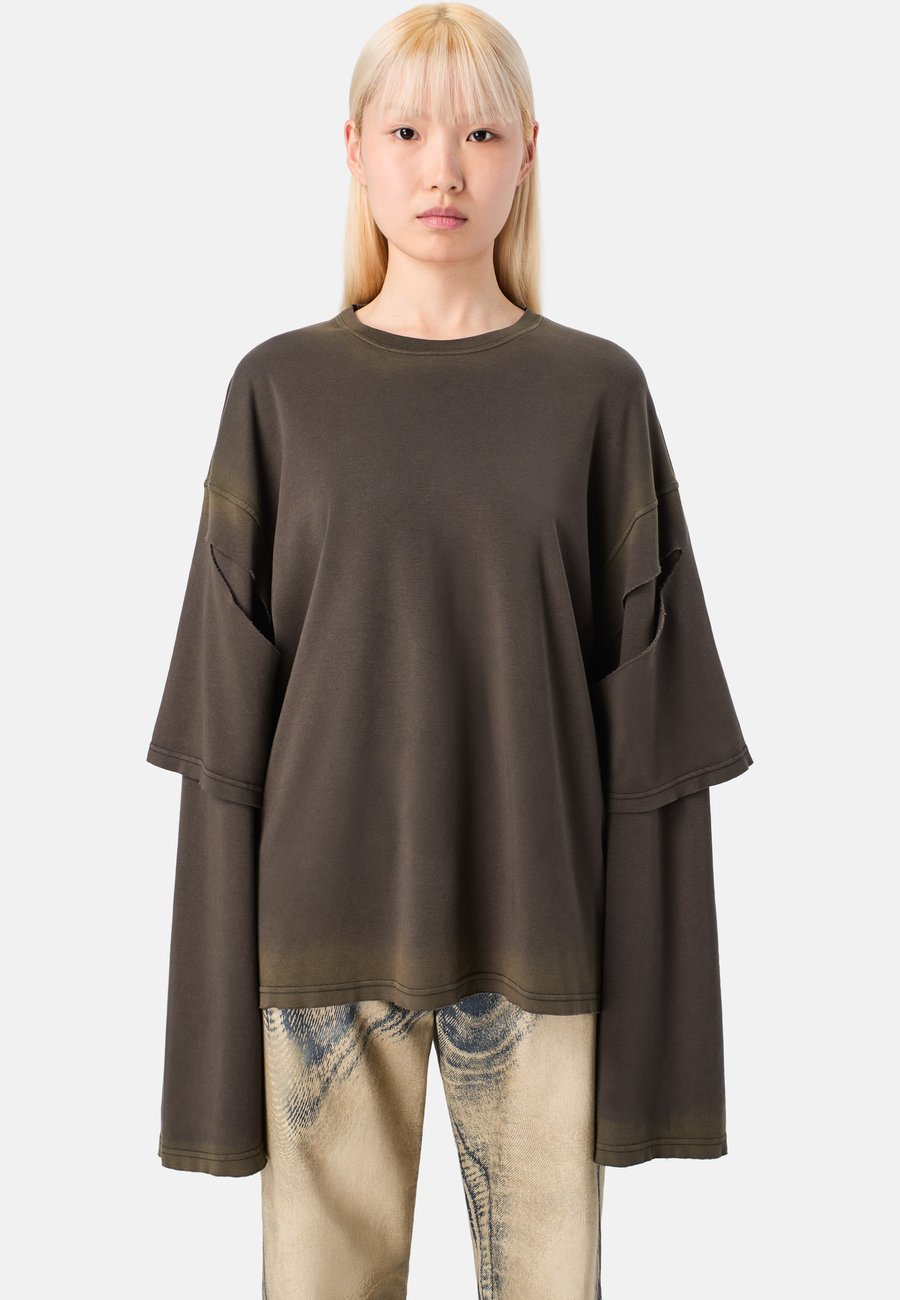 Топ CAMPERLAB Long sleeved top, Washed Black/Black
Топ CAMPERLAB Long sleeved top, Washed Black/Black