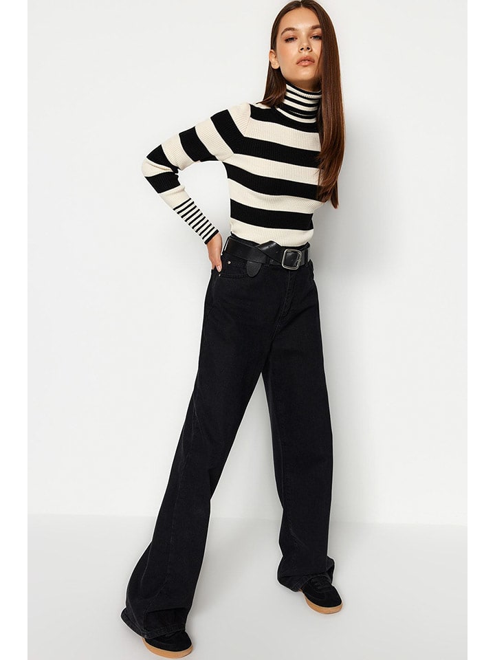 Свитер trendyol
Свитер trendyol