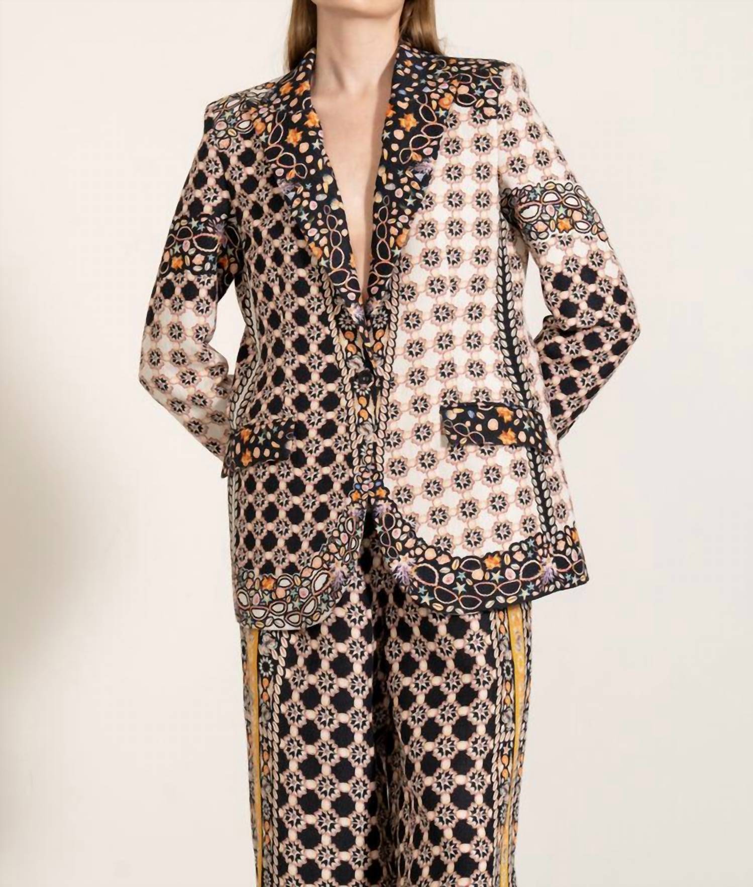 Aurora Куртка с узлом на воротнике в коричневом цвете RANNA GILL
Aurora Куртка с узлом на воротнике в коричневом цвете RANNA GILL