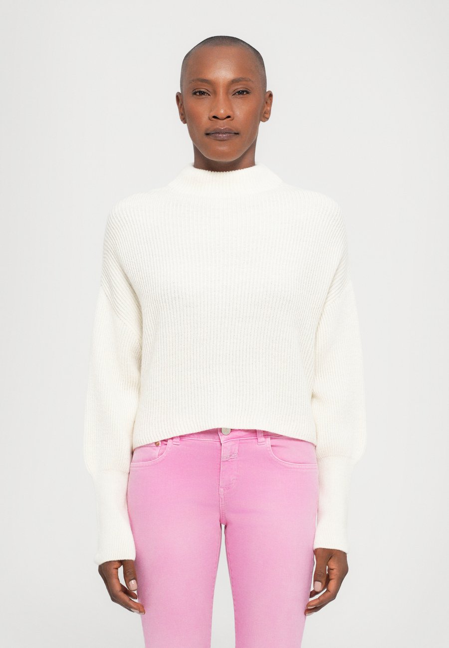 Джемпер CLOSED FUNNEL NECK LONG SLEEVE, Ivory/Off-White
Джемпер CLOSED FUNNEL NECK LONG SLEEVE, Ivory/Off-White