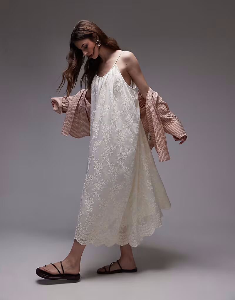 Платье миди с вышивкой Topshop и завязками на плечах цвета слоновой кости
Платье миди с вышивкой Topshop и завязками на плечах цвета слоновой кости