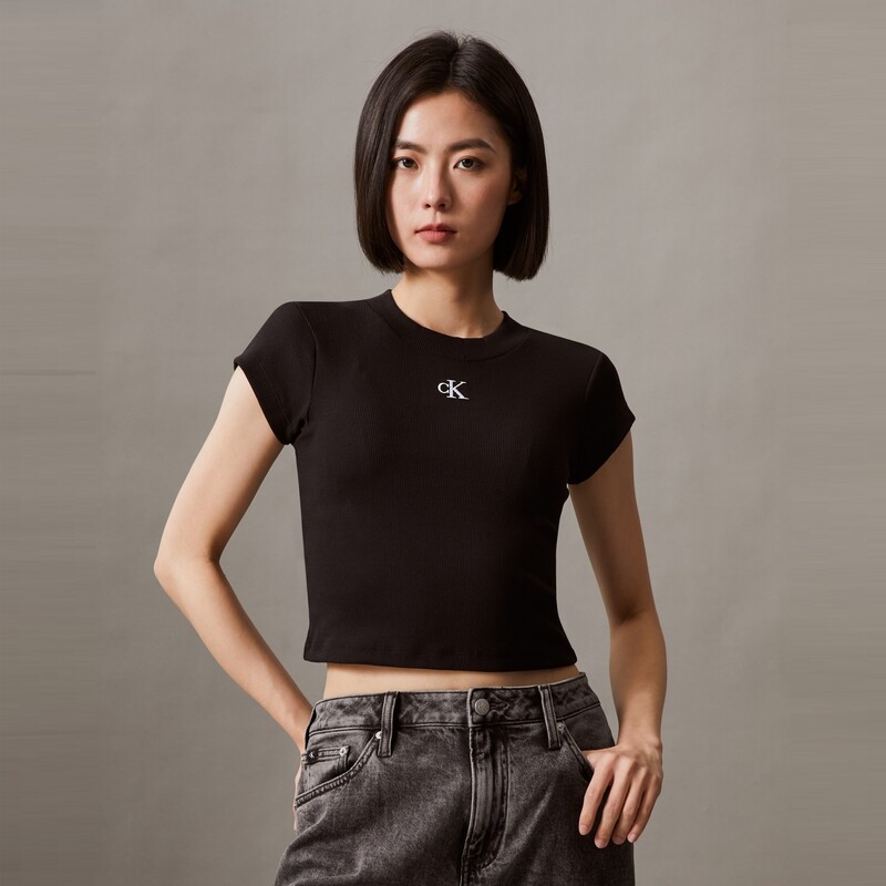 Футболка женская Calvin Klein Jeans с короткими рукавами, черный 
Футболка женская Calvin Klein Jeans с короткими рукавами, черный