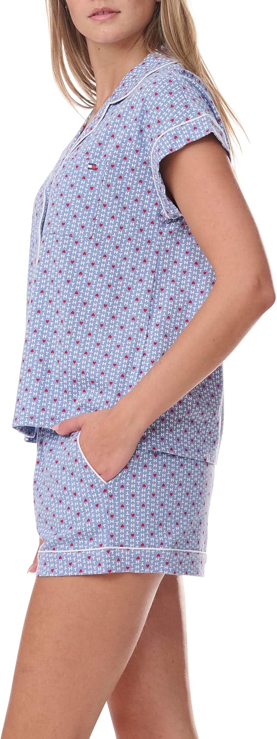 Женский пижамный комплект Tommy Hilfiger Girlfriend с короткими рукавами и шортами, Th Heart Print/Liberty Blue
Женский пижамный комплект Tommy Hilfiger Girlfriend с короткими рукавами и шортами, Th Heart Print/Liberty Blue