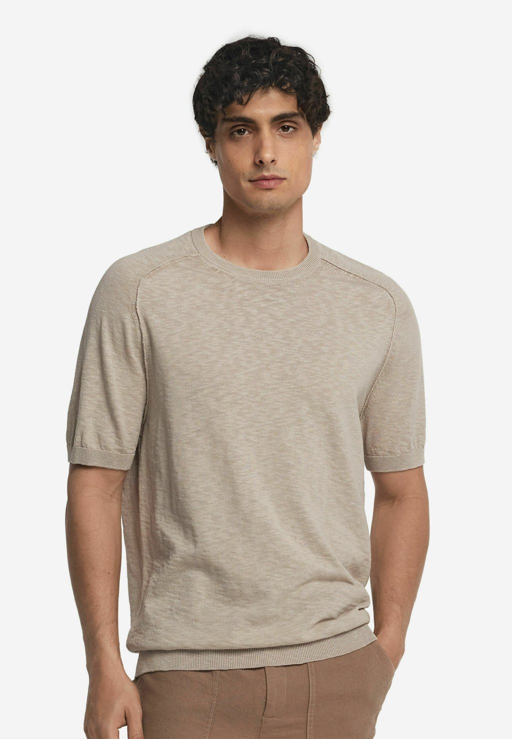 Базовая футболка Falconeri, бежевый
Базовая футболка Falconeri, бежевый