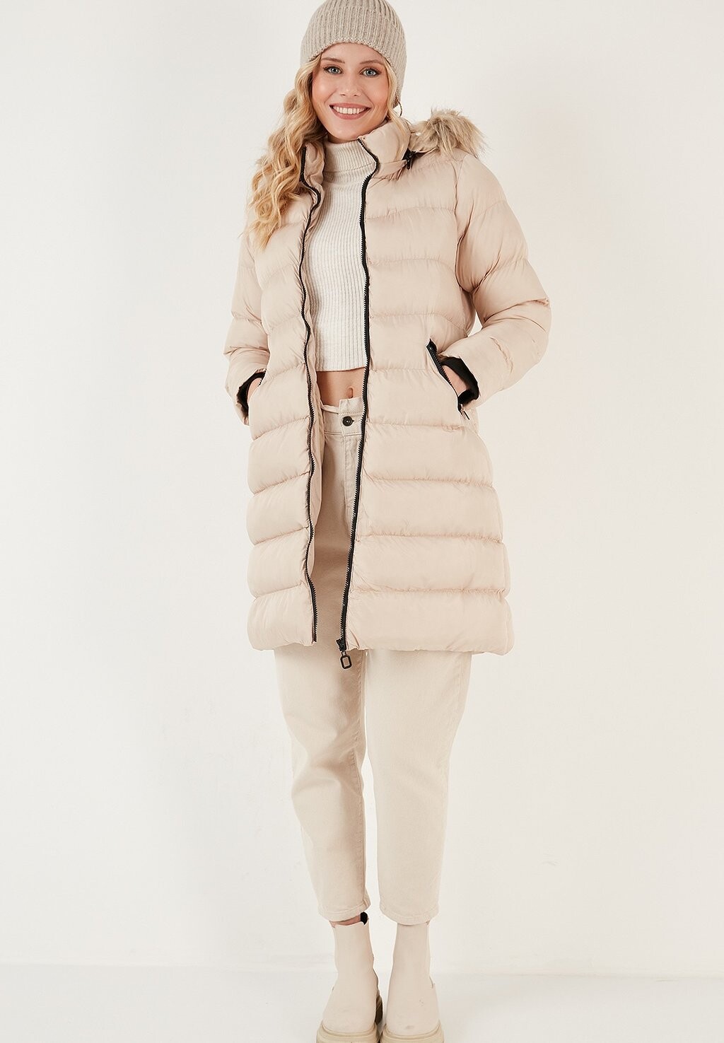 Зимнее пальто REGULAR FIT LELA, бежевый 
Зимнее пальто REGULAR FIT LELA, бежевый