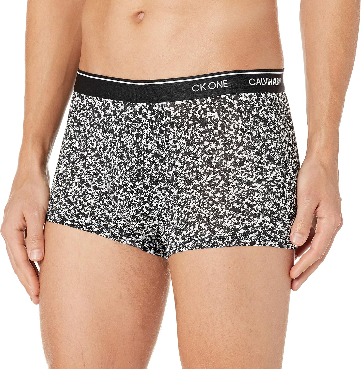 Мужские шорты Calvin Klein CK One Micro с низкой посадкой, Black Composition Print
Мужские шорты Calvin Klein CK One Micro с низкой посадкой, Black Composition Print