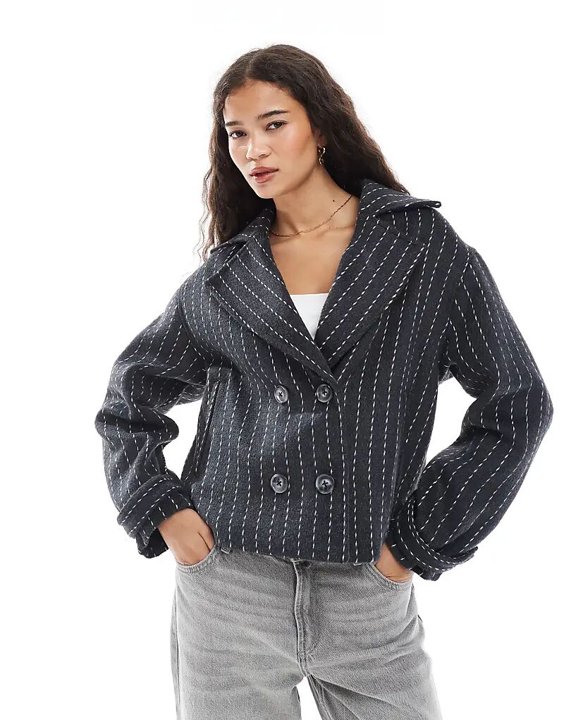 Двубортный жакет Wednesday's Girl в тонкую полоску серого цвета
Двубортный жакет Wednesday's Girl в тонкую полоску серого цвета